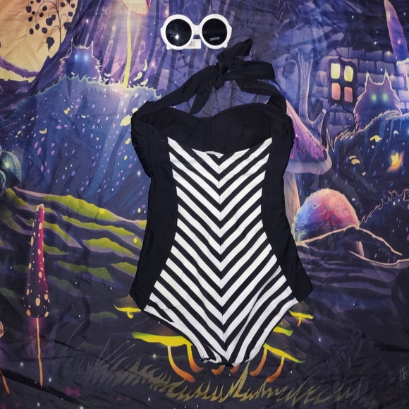 Barbie Swimsuit Cosplay - Picture 2 of 11